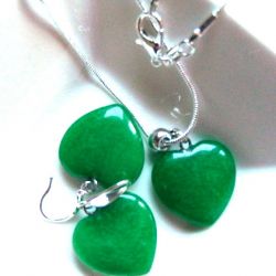 Zielony naturalny jadeit, delikatny zestaw biżuterii z serduszkami