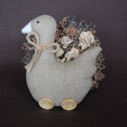 Lniana gąska na drewnianych "wrotkach"