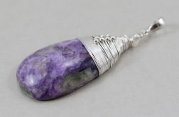 Czaroit i srebro - wisiorek w oplocie