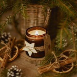 Świeca sojowa o świątecznym zapachu 