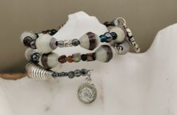 Bransoletka Sekretny Ogród – ręcznie robiona bransoletka z papierowych koralików i zawieszek