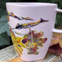 Różowy, porcelanowy kubek ręcznie malowany Jesienne liście 