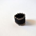 Pierścionek koralikowy szaro-srebrny - pierścionek szaro-srebrny