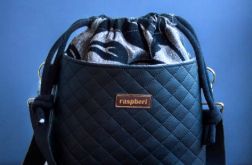 Czarna pikowana listonoszka z kominem z ekoskóry