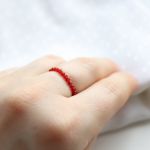 Pierścionek z czerwonym spinelem - Pierścionek z kamyczków