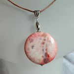 Agat ognisty, masywna moneta na rzemyku, wisiorek - 