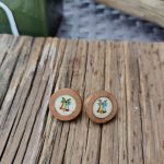 Drewniane kolczyki świąteczne z motywem kolorowych dzwonków - 2