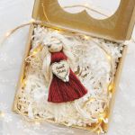 Makramowy Anioł Stróż - burgundowy aniołek - 