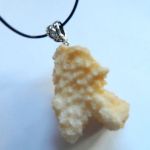 Naturalny korzeń korala, matowy koral gąbczasty - wisiorek - 