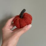 Dynia ozdobna, S, ciemnopomarańczowa - 1 szt. - Dynia ozdobna handmade, rozmiar S, kolor ciemnopomarańczowy - 1 szt.