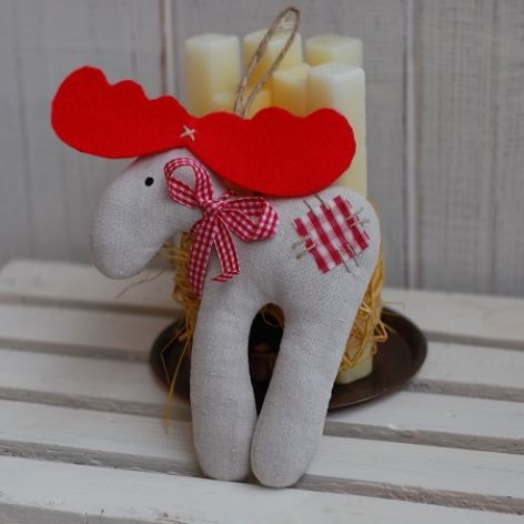 Lniane z czerwonym akcentem