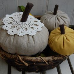 Rustykalna, lniana dynia - jesienna dekoracja