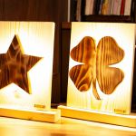 Drewniana lampa nocna, koniczyna - Wersja opalona