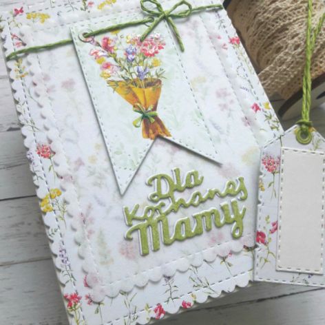 Kartka na Dzień Matki z bukietem polnych kwiatów
