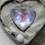 Aniołek w sercu podświetlany - Tu w puełku