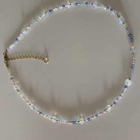 Naszyjnik z opalami i kryształkami