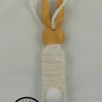 Drewniany zajączek w włóczce (biały) - zając, bunny