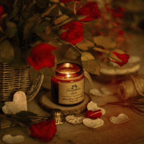 ŚWIECA SOJOWA NA WALENTYNKI O ROMANTYCZNYM ZAPACHU 