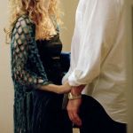 Duża ażurowa chusta w stylu Carrie Bradshaw  - chusta siatka z frędzlami