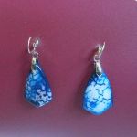 Niebieski agat ognisty, wiszące kolczyki w srebrze - 