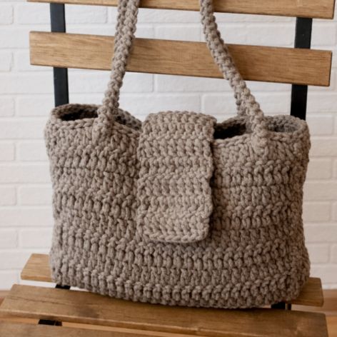 Pojemna torebka na ramię,prostokątna damska torebka zapinana.