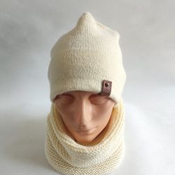 Komplet ręcznie robiony na drutach z alpaką, kremowy.