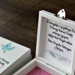 Pudełko na łańcuszek - prezent na komunię 1 - Pudełko na łańcuszek z okazji pierwszej komunii świętej, prezent komunijny dla dziewczynki, personalizowane pudełko komunia