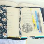Wodoodporne etui na książkę: stokrotki - 