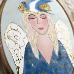 anioł z jaskółką, obrazek w owalnej ramie - prezent do nowego domu