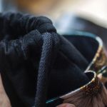 Listonoszka z kominem – czarny welur i kolorowe kwiaty | Handmade - 