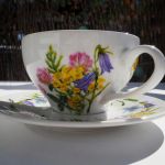 Ręcznie malowana filiżanka ze spodkiem ŁĄKA - 