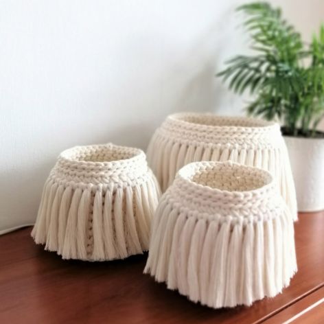 BOHO Kosz,koszyk z frędzlami, duży kosz 12 x11cm.