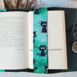 Wodoodporne etui na książkę: koty na zielonym - 