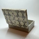 Drewniana szkatułka prostokątna z NAPISAMI - pudełko