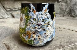 Porcelanowy kubek ręcznie malowany Kot Maine coon w dzikiej róży
