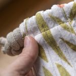 Sztruksowe etui na okulary w kwiaty - 