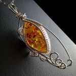Bursztyn, Srebrny wisior z bursztynem - Sterling Silver pendant with Baltic amber gift for her gift for mom, wire wrapped handcrafted artisan jewellery for women, without chain