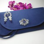 Komplet biżuterii torebka kopertówka zamsz - niebieska torebka
