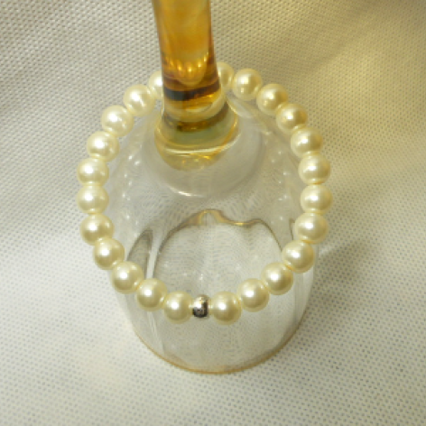 146. Bransoleta z pereł szklanych 8mm
