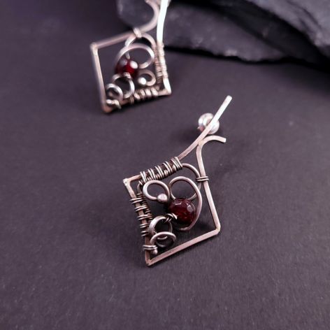 Caro - Srebrne kolczyki z granatem | fasetowany granat, srebro