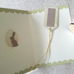 Kartka wielkanocna z koszyczkiem z jajkami - Wnętrze kartki i przód etykietki