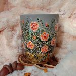 Kosz róż. Ręcznie malowany kubek 300 ml. - ręcznie malowane