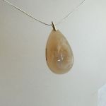 Kremowy agat sakura, masywna łezka w srebrze, wisiorek - 