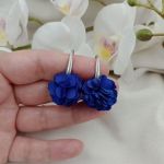 Krótkie kobaltowe kolczyki, kolczyki kwiatki - krótkie klipsy