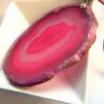 Bardzo duży, nieregularny agat z kryształem, imponujący wisior - 