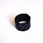 Pierścionek koralikowy czarny 16 - pierścionek na prezent