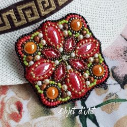 Czerwona Kwiatowa Broszka - haft koralikowy