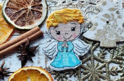 Haftowany aniołek, ozdoba na choinkę.