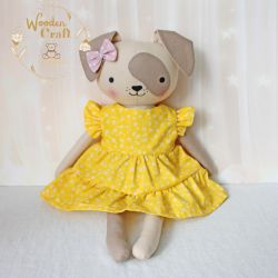 Piesek przytulanka Daisy w żółtej sukieneczce