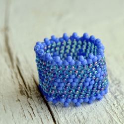 Pierścionek koralikowy niebieski